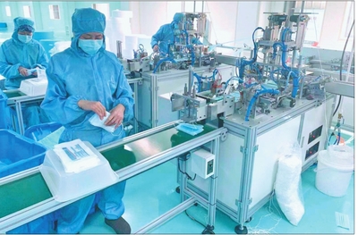 三條生產(chǎn)線日產(chǎn)4萬(wàn)一次性醫(yī)用口罩